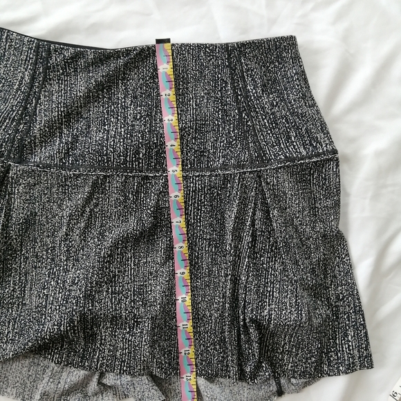 Lululemon Lost In Pace Skirt Skort Pleated Running Tennis White and Black Size 6 - Picture 14 of 16